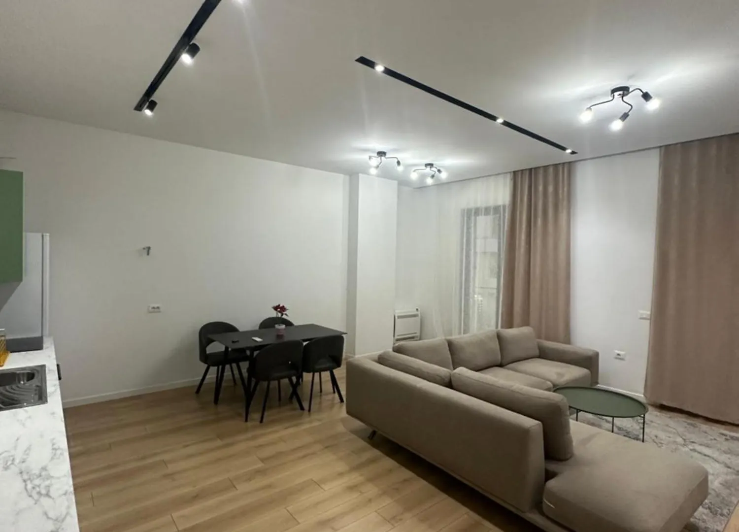 Free Parking Tirana Modern Escape Lägenhet 0*,